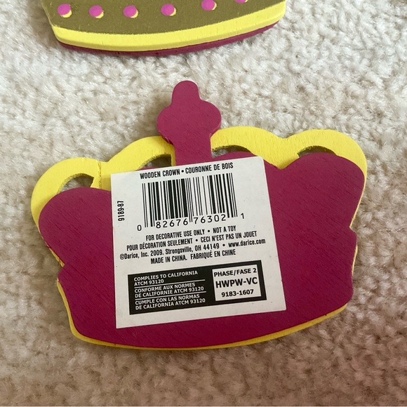 Set of 4 King Crown Wood Cut Outs - Picture 3 of 3